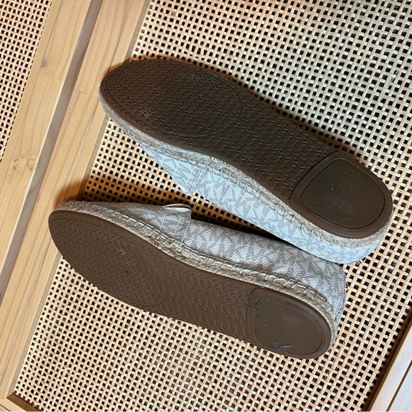 Michael Kors Women’s 8 Sailboat Shoes - Picture 7 of 8